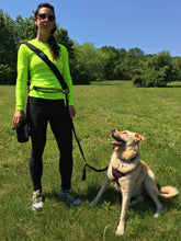 Load image into Gallery viewer, the geartac running belt is a specialized way to enjoy running hands free holds your dog leash better then any other